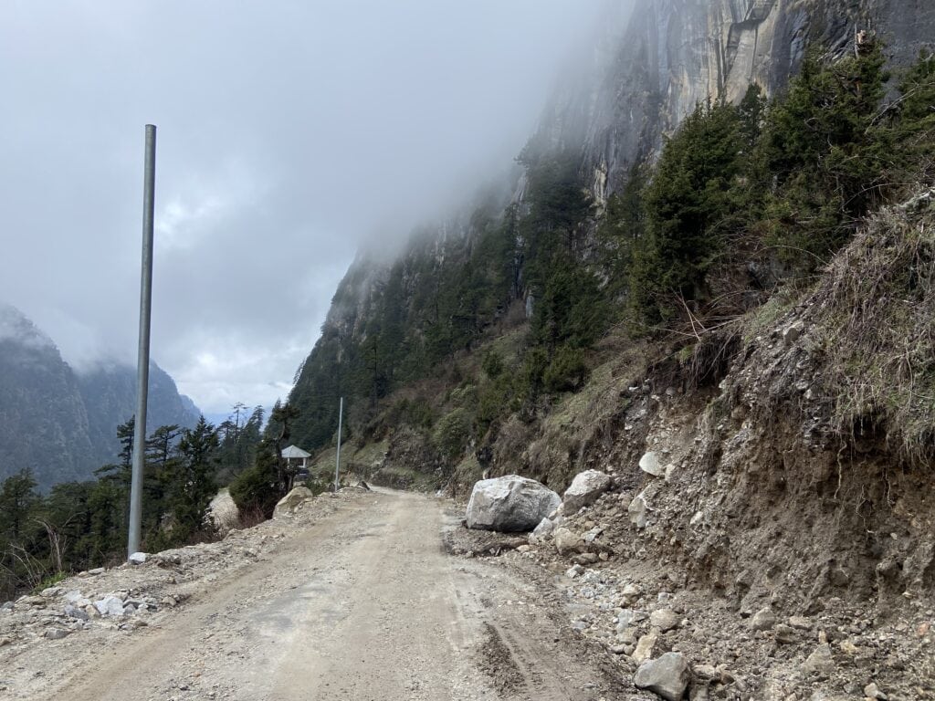 Broken roads to T-Gompa