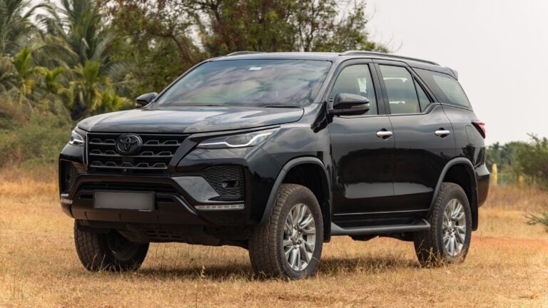 Installed Aozoom FLP 2040 Bi-LED Projectors in my Toyota Fortuner